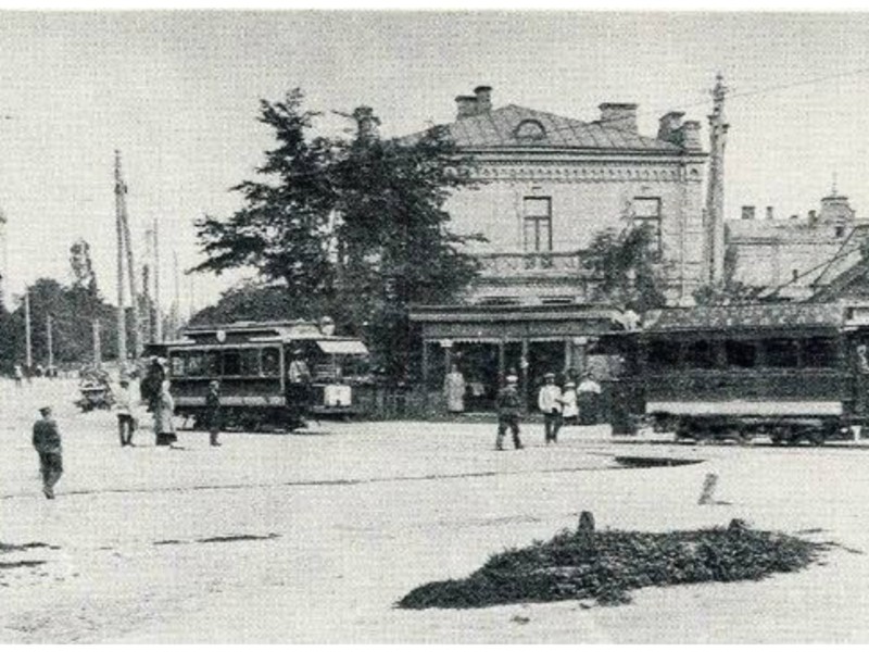 На початку 1900-х років Арсенальна площа називалася Микільською (старі фото)