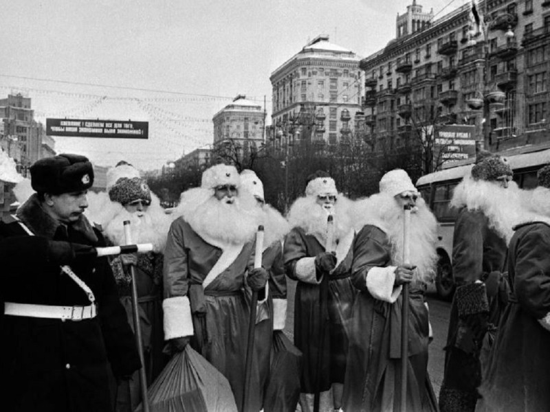 Новий рік у Києві  в 1930-1980 роках: парад на Хрещатику, листи під ялинку та базари (ФОТО)