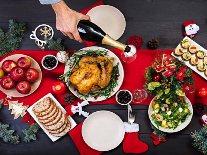 Качка з яблуками, Оселедець під шубою, Олів’є чи фітнес-салати з нарізкою? – Що вигідніше та недорого приготувати на Різдво