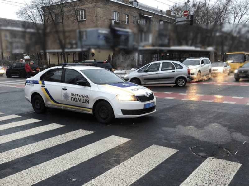 До уваги водіїв: у зв’язку з падінням уламків ракети на проспекті Алішера Навої перекритий рух