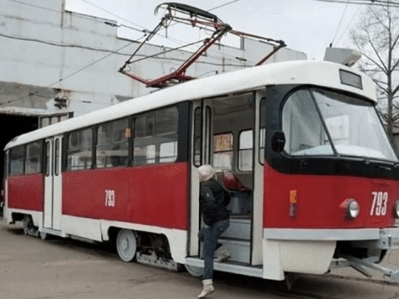 Другий день поспіль не можуть курсувати за графіком: на Солом’янці знову затримуються трамваї