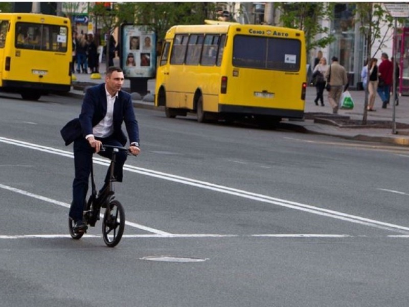 Мають клаптиковий характер: після повномасштабного вторгнення у Києві більше не створювали велодоріжки