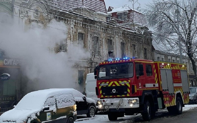 У Києві горіла історична памʼятка архітектури, на місці якої хотіли побудувати офісний центр