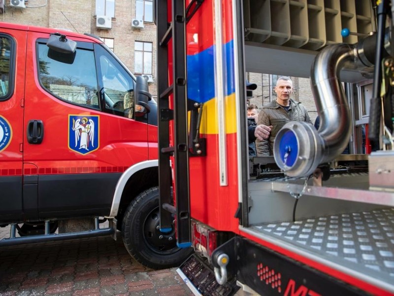 Автопарк столичних рятувальників доповнять ще 5 нових пожежних авто підвищеної прохідності від іноземних благодійників