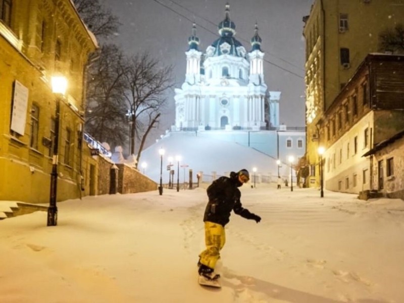 Утеплюйтесь, зима не відступить – прогноз погоди у Києві на неділю