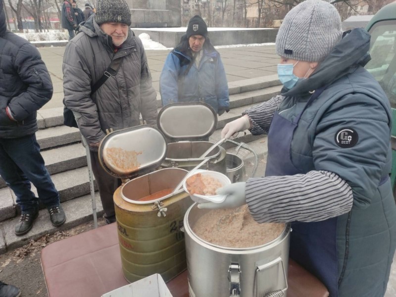Турбота про кожного: скільки гарячих обідів роздали у Києві з початку зими