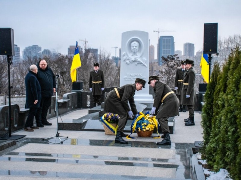 У Києві відкрили пам’ятник Леоніду Кравчуку