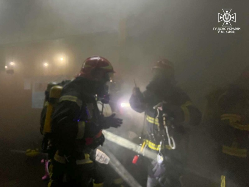 У торговому центрі “Космополіт” пожежа: із будівлі евакуювали 200 відвідувачів (ОНОВЛЕНО)