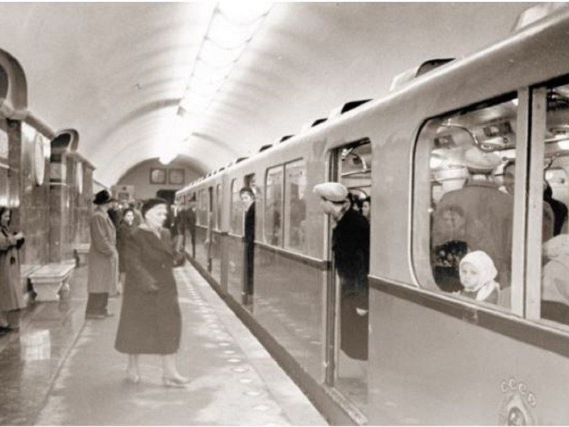 День метро: як будували станції Хрещатик, Університет, Вокзальну, Арсенальну у минулому столітті (ФОТО)