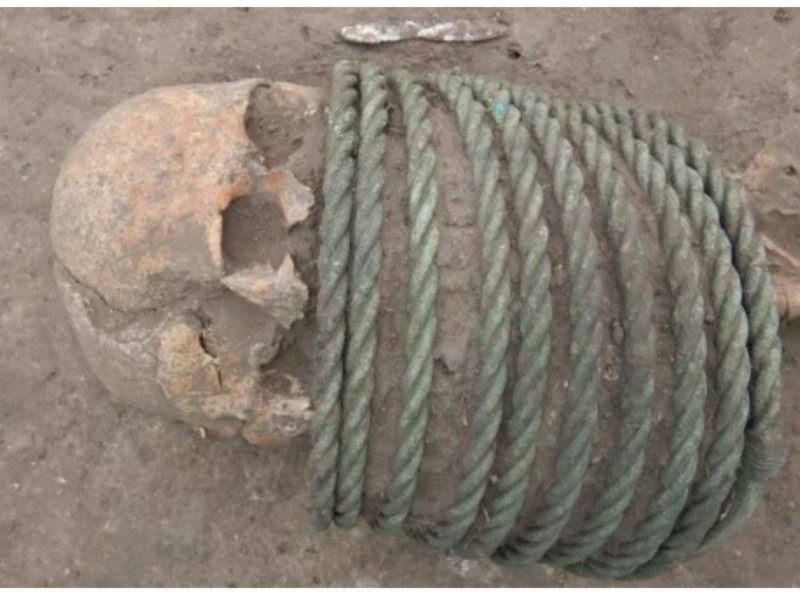 Жінки з шийними кільцями: за 80 кілометрів від Києва археологи розкопали кладовище 11-го століття