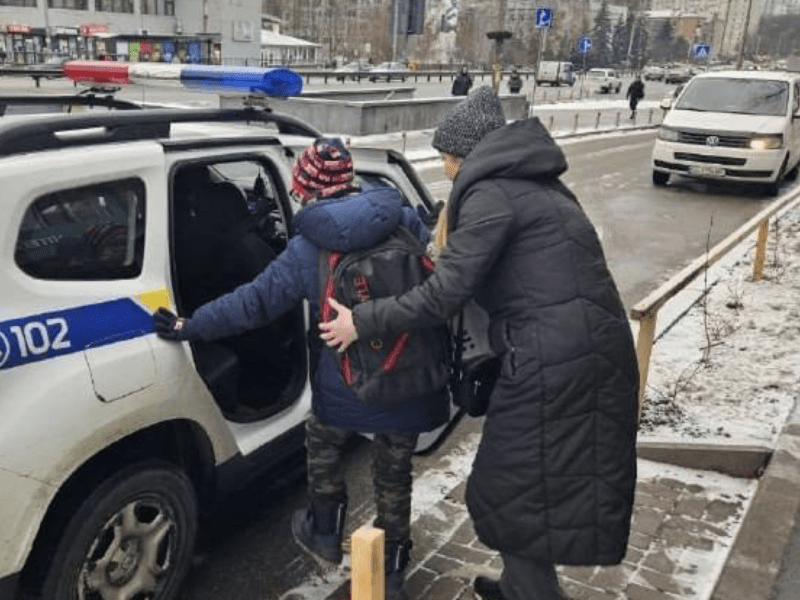 Катався вулицями міста: у Києві оперативно розшукали зниклого хлопчика