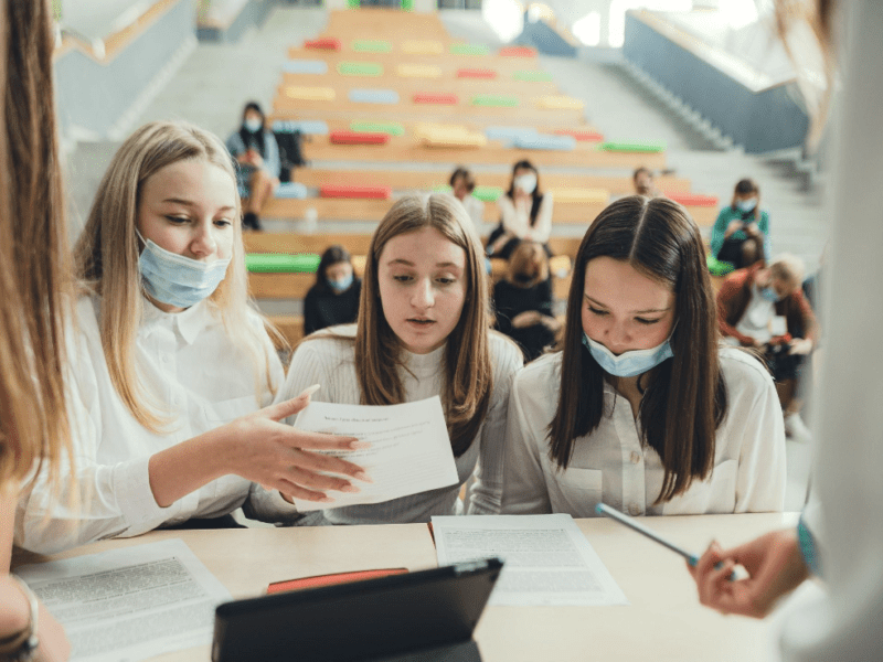 Учні столичних шкіл почали більше хворіти: чи переведуть навчання в онлайн-режим