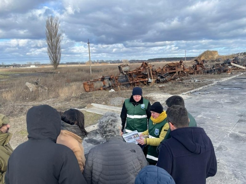 Територія знищеної окупантами нафтобази на Київщині досі не очистилась від забруднень