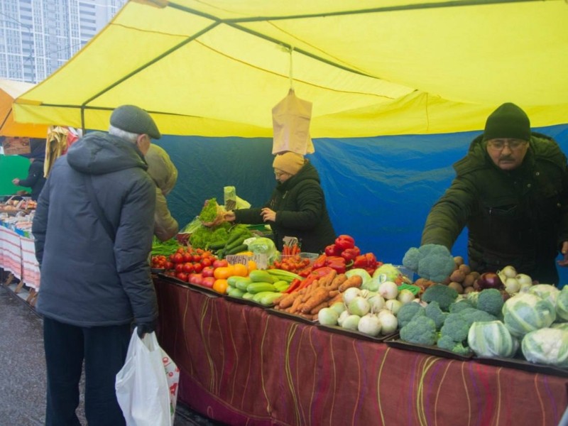 Ярмарки на вихідних: ятки з овочами та фруктами розгорнуть у кожному районі столиці