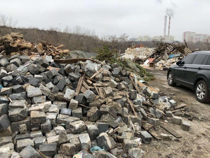 Земельну ділянку у Солом’янському районі перетворили на сміттєзвалище – хто за це відповідатиме