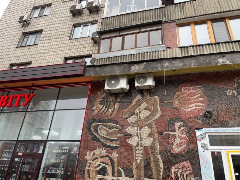 Руйнування мозаїчного панно на бульварі Лесі Українки: яке покарання чекає орендаря-вандала