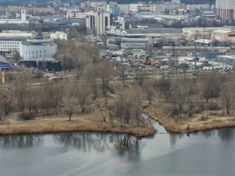 Правоохоронці розслідують забруднення озера Кирилівське на Оболоні