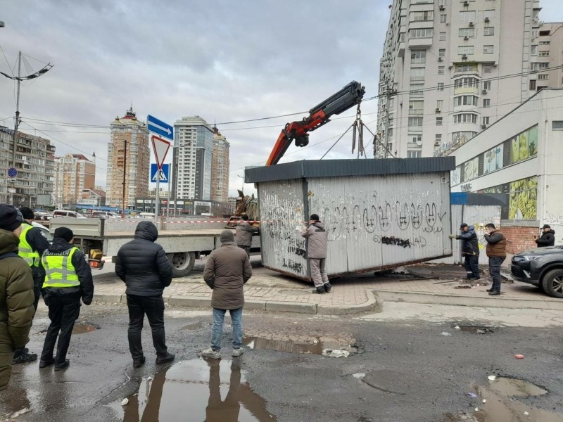 У Києві за тиждень прибрали 130 незаконних кіосків, найбільше – на Святошині