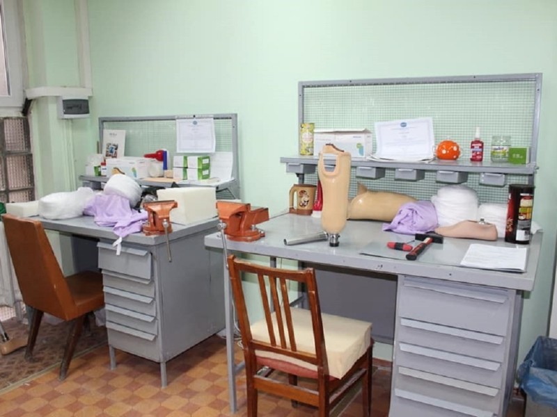 Підприємство, що виробляє у Києві протези кінцівок, виставили на продаж – що сталося