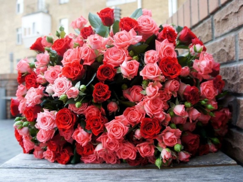 Тюльпани по 50, букети від 300: ціни на квіти напередодні Дня Валентина пішли вгору