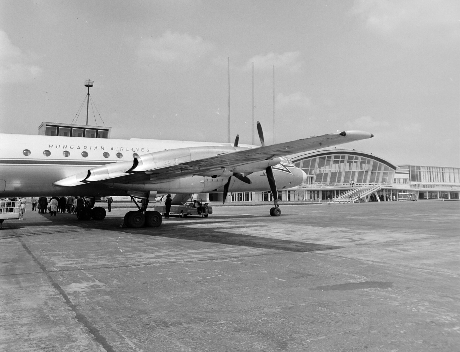 Київ на фотографіях 1965 року: річковий трамвайчик, киянки на підборах ...