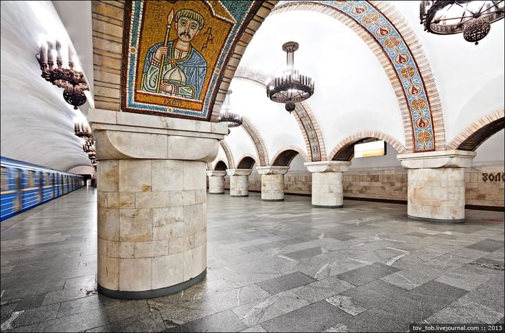Сьогодні день народження художника, чиї мозаїчні розписи прикрашають станцію метро “Золоті ворота”