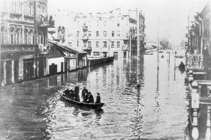 1930-ті, велика повінь перетворила Поділ на Венецію – старі фотографії