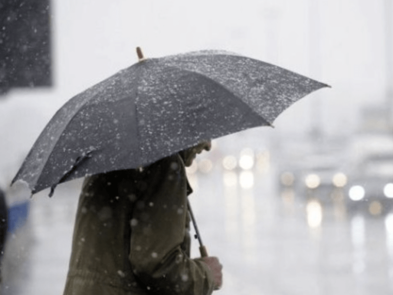 Яка погода чекає киян: сьогодні варто взяти з собою парасольку