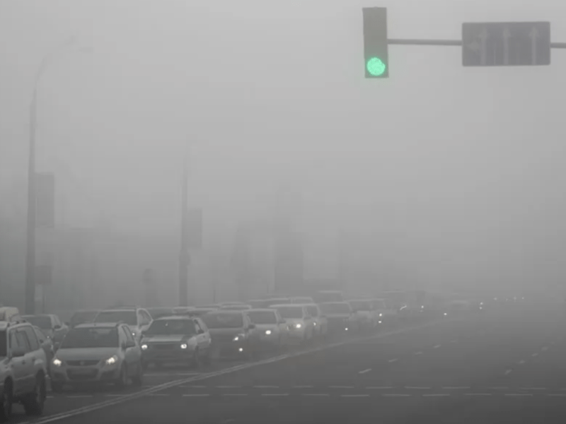 Столицю накрило туманом: водіям дали поради, як їздити в умовах обмеженої видимості