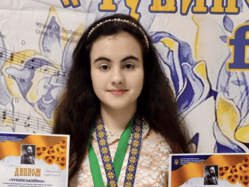 Юна вокалістка з Бучі перемогла на Міжнародному конкурсі «Чубинськийfest»