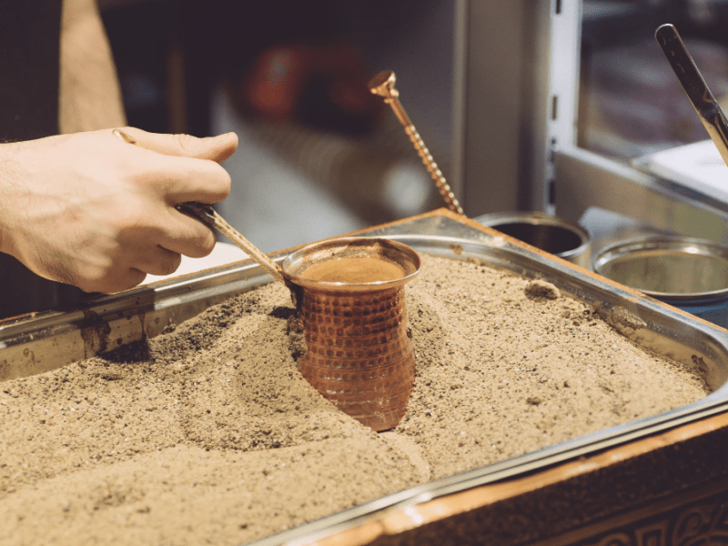 Кава на піску: де у Києві скуштувати напій по-турецьки