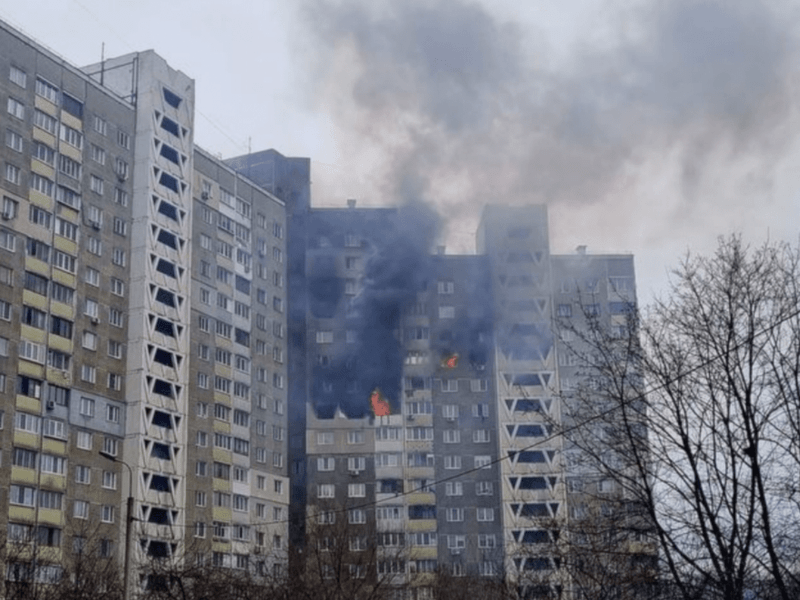 Як у Києві відновлюють будинки, які постраждали від російських атак