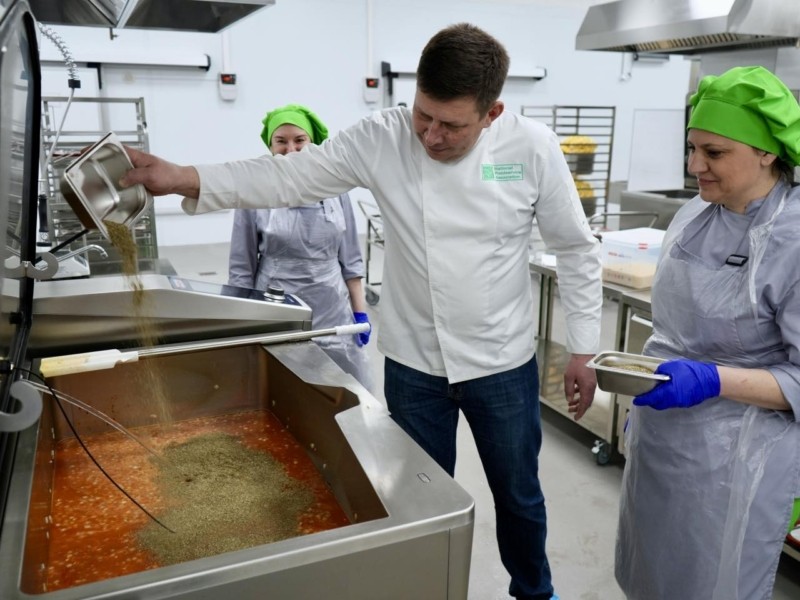 Нова ера в харчуванні учнів: фабрика-кухня в Бучі почала відвантажувати обіди для трьох шкіл