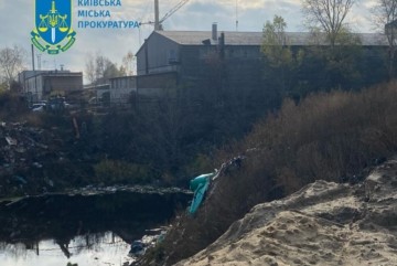 На КМДА подали до суду через стихійне сміттєзвалище біля водойми в Дарницькому районі