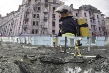 Під час ракетної атаки РФ постраждав видатний будинок заводу “Укркабеля” на Татарці