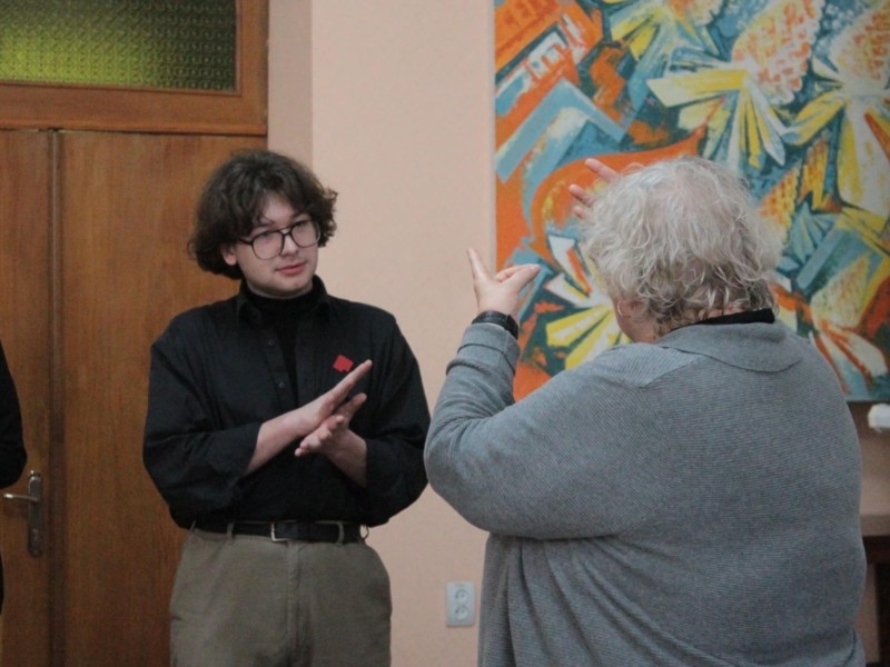 Спілкування без бар’єрів: працівники музеїв та бібліотек пройшли курс вивчення жестової мови