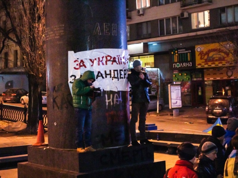10 років “ні туди, ні сюди”: постамент колишнього пам’ятника Леніну в центрі пропонують знести