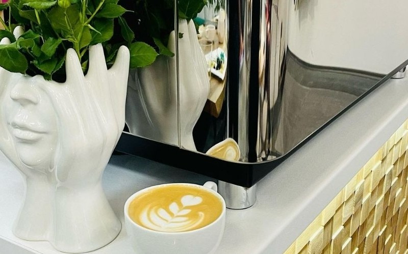 Біля Палацу підводного спорту відкрили кафе зі спешелті кавою