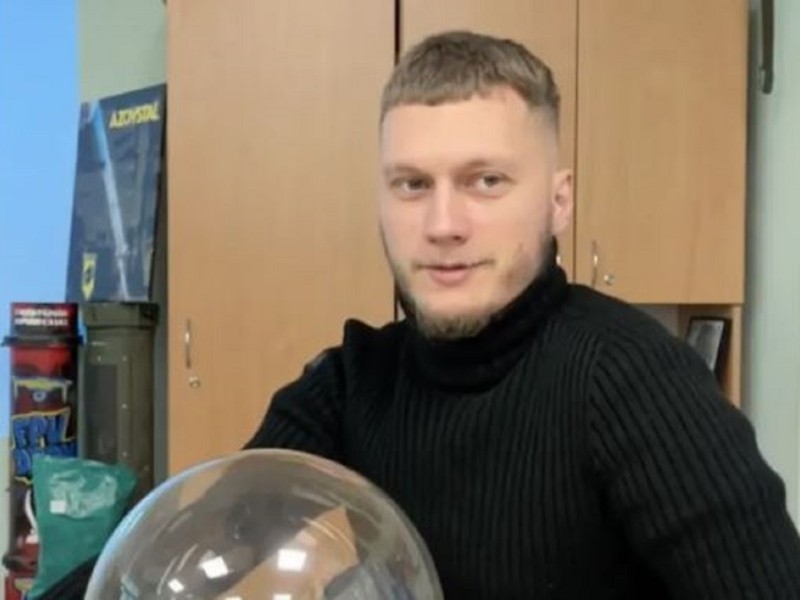 Вчитель фізики з Києва показав, що йому подарували за 50 тисяч гривень: тепер успішність дітей підвищиться в рази
