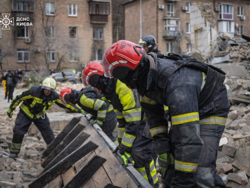 Аварійно-рятувальні роботи у столиці завершено, серед постраждалих 16-річна дівчина