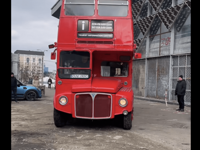 Легендарну кав’ярню Lenny Bus відкрили на новій локації: де саме можна попити улюблену каву