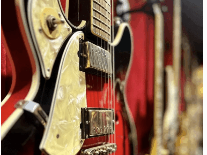 Киян запрошують в інтерактивний музей гітар: дізнайтеся все про електронну музику та пограйте самі