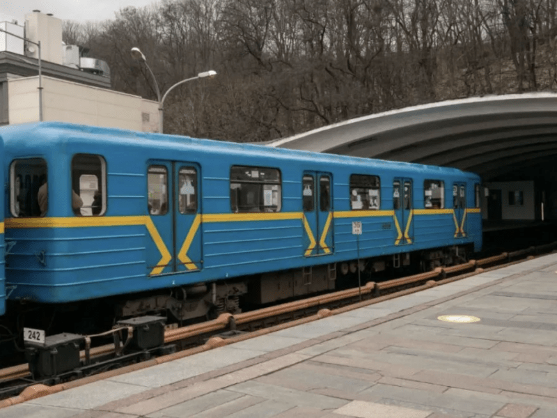 Прийшов час для променадів: станція метро «Дніпро» нарешті відновлює роботу