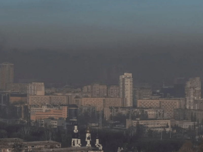 Киян просять закрити вікна та не виходити на вулицю: у місті забруднене повітря