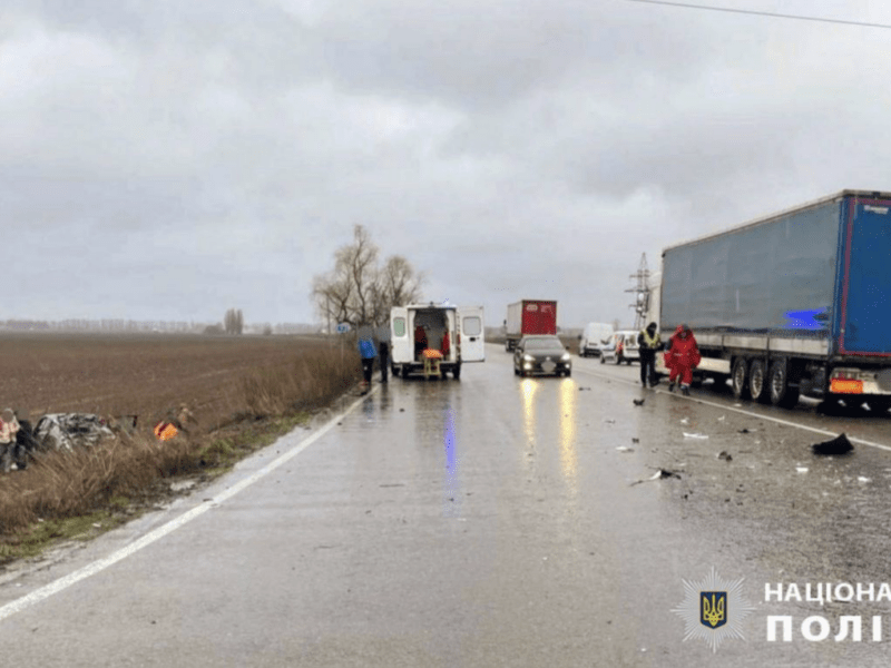 Смертельна ДТП на Київщині: вантажівка знесла Nissan з дороги