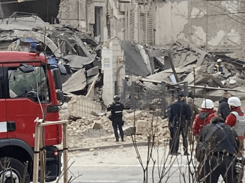 Втретє за п’ять днів: російська ракетна атака спричинила руйнування у кількох районах міста