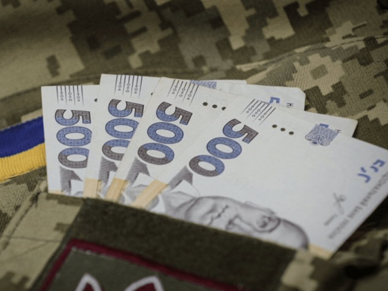 Більше 600 мобілізованих киян отримали виплати у 30 000 грн: як оформити допомогу