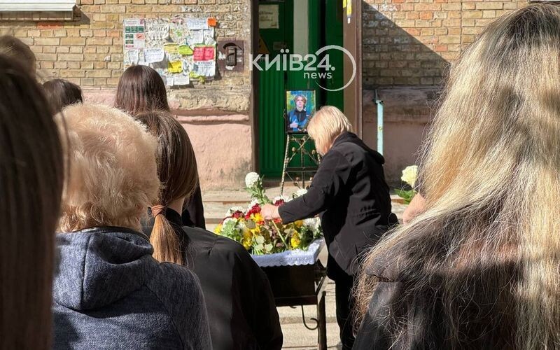 Трагедія у фунікулері: у Києві попрощались із загиблим хлопцем