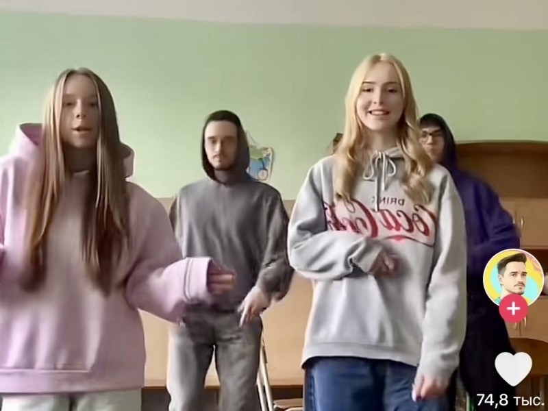 Вчитель із Києва став новою зіркою TikTok: танцює з учнями й знімає кумедні відео 