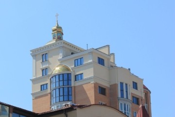 Унікальний церковний пентхаус: на даху 15-поверхівки побудували церкву 